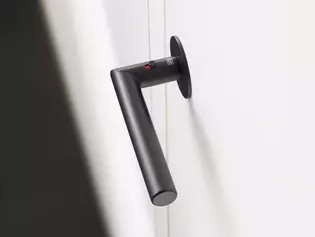 The picture shows the Black Door handle Lucia mounted on a White door. Door handle is shown from top view and smart2lock locking technology is set to red.