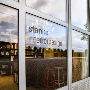 The illustration shows the exterior of the Stanke Interiordesign office in Euskirchen.