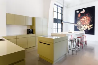 La imagen muestra la cocina de la oficina de Stanke Interiordesign en Euskirchen.