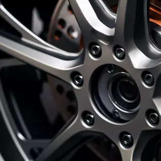 Brilliant precision: detail shot of the impressive Audi R8 rim