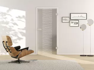 Wohnraum mit Glastür Nature_LD_658, ESG white Laser/Siebdruck, Studio/Office Wohnsituation mit zeigt die GRIFFWERK Glastür Nature_LD_658 in der Ausführung DIN rechts - Drehtür Bohrung Studio/Office - Einscheibensicherheitsglas PURE WHITE Laser / Siebdruck