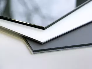 Detalle del asa de cristal gris Foto de los detalles en vidrio gris de Griffwerk.
