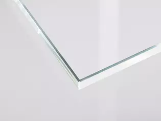L'illustration montre un détail de verre du décor Clarity 510 en verre de sécurité trempé ESG en verre blanc PURE WHITE.