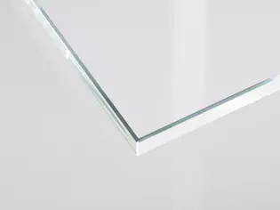 Die Abbildung zeigt ein Glasdetail des Dekors Clarity 510 aus Einscheibensicherheitsglas ESG in Weißglas PURE WHITE.