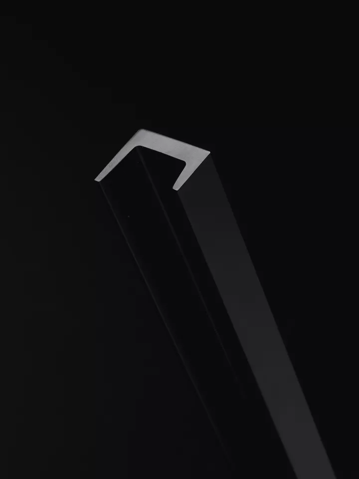 The new grip rod in matt graphite black looks delicate and elegant