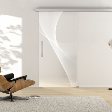 Ambientebild in Wohnraumsituation illustriert die Griffwerk Glasschiebetür 3D 623 in der Ausführung VSG PURE WHITE matt