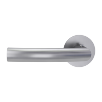 The image shows the Griffwerk door handle set LORITA PIATTA S in the version with rose set round smart2lock 2.0 flat rose brushed steel