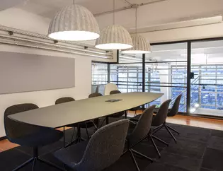Die Abbildung zeigt einen Meetingraum im Büro von Stanke Interiordesign in Euskirchen.