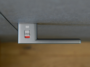  The illustration shows the Griffwerk door handle R8 One smart2lock from above with Verrigler.