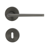 Isolated product image in perfect product view shows the GRIFFWERK rose set REMOTE in the version mortice lock - cashmere grey - screw on technique
