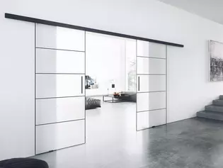 Variante Planeo Loft Planeo Loft avec des lattes en aluminium de 0,8 mm d'épaisseur sur la surface du verre.