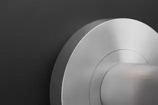 Lucia round escutcheon You can see a detail of the round rosette of Lucia in stainless steel matte.