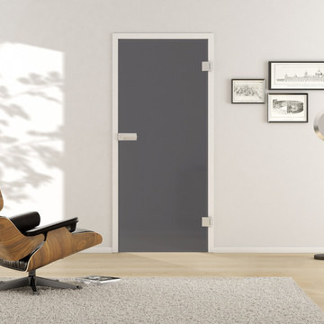 Wohnsituation mit zeigt die GRIFFWERK Glastür FROSTED GREY_683 in der Ausführung DIN rechts - Drehtür Bohrung Studio/Office - Verbundsicherheitsglas mit farbiger Folie