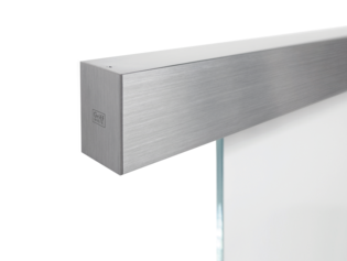 Freigestelltes Produktbild Griffwerk Schiebetürsystem PLANEO 120 COMF für Glastür, 1-flügelig, Edelstahl-Optik matt Freigestelltes Produktbild im idealen Blickwinkel fotografiert zeigt das Griffwerk Schiebetürsystem PLANEO 120 COMF für Glastür, 1-flügelig; Edelstahl-Optik matt