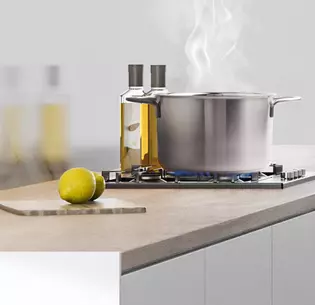 Le nouveau système de portes coulissantes innovant PLANEO AIR SILENT assure l'étanchéité aux vapeurs et aux odeurs, ce qui le rend idéal pour les cuisines et les salles de bains.