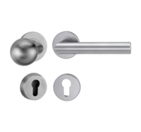 Silhouette product image in perfect product view shows the GRIFFWERK security rose set with knob R3 in the version euro profile, brushed steel with the door handle LUCIA PROF
