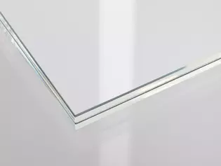 La ilustración muestra un detalle de cristal de la decoración Clarity 510 de cristal de seguridad laminado VSG en cristal blanco BLANCO PURO.