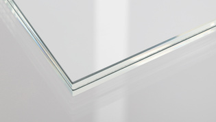 The illustration shows a glass detail of the Clarity 510 decor made of laminated safety glass LSG in white glass PURE WHITE.