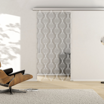 Ambientebild in Wohnraumsituation illustriert die Griffwerk Glasschiebetür DECO 655 in der Ausführung VSG PURE WHITE klar