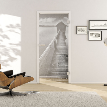 Wohnsituation mit zeigt die GRIFFWERK Glastür Photo_LD_678 in der Ausführung DIN rechts - Drehtür Bohrung Studio/Office - Einscheibensicherheitsglas PURE WHITE Laser einseitig 