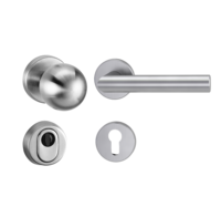 Silhouette product image in perfect product view shows the GRIFFWERK security rose set with knob R4 in the version cylinder cover, brushed steel with the door handle LUCIA PROF