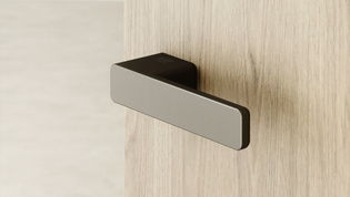 In the picture you can see the door handle R8 ONE in cashmere gray on a wooden door.