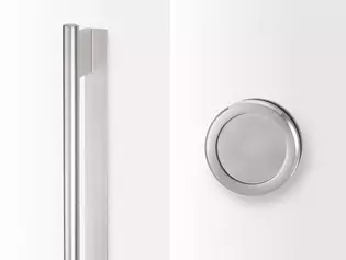 Tirador tipo barra para puerta corredera de cristal La ilustración muestra una carcasa de tirador y un Tirador tipo barra para una Puerta corredera de cristal.