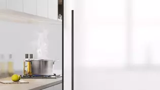 Le nouveau système de portes coulissantes innovant assure l'étanchéité aux vapeurs et aux odeurs, ce qui le rend idéal pour la cuisine et la salle de bains.