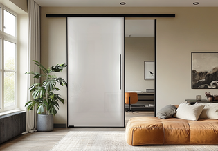 Das Bild zeigt ein Wohnzimmer mit Schiebetürsystem Planeo Air