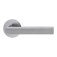 The image shows the Griffwerk door handle set TRI 134 in the version with rose set round smart2lock 2.0 flat rose brushed steel