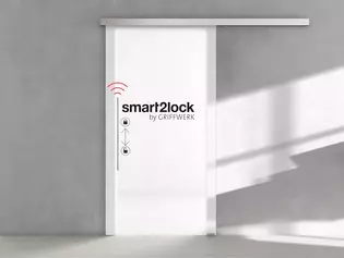 PLANEO smart2lock en el salón PLANEO smart2lock: No molestar con sólo pulsar un botón: privacidad para habitaciones con puertas correderas con un cómodo manejo con 1 mano.