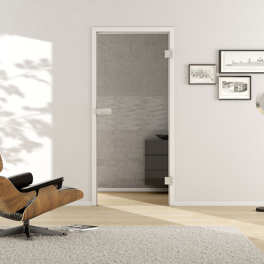 Wohnsituation mit zeigt die GRIFFWERK Glastür Lines_LD_649 in der Ausführung DIN rechts - Drehtür Bohrung Studio/Office - Einscheibensicherheitsglas PURE WHITE Laser einseitig 