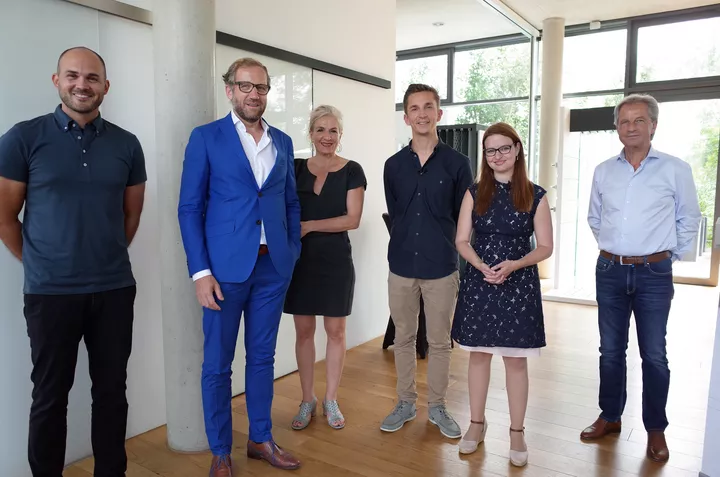 Ronja Kemmer (Mitglied d. Bundestages) und Team des Kinderkanals von ARD und ZDF besuchten das Blausteiner Unternehmen GRIFFWERK.