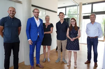 Ronja Kemmer (Mitglied d. Bundestages) und Team des Kinderkanals von ARD und ZDF besuchten das Blausteiner Unternehmen GRIFFWERK.