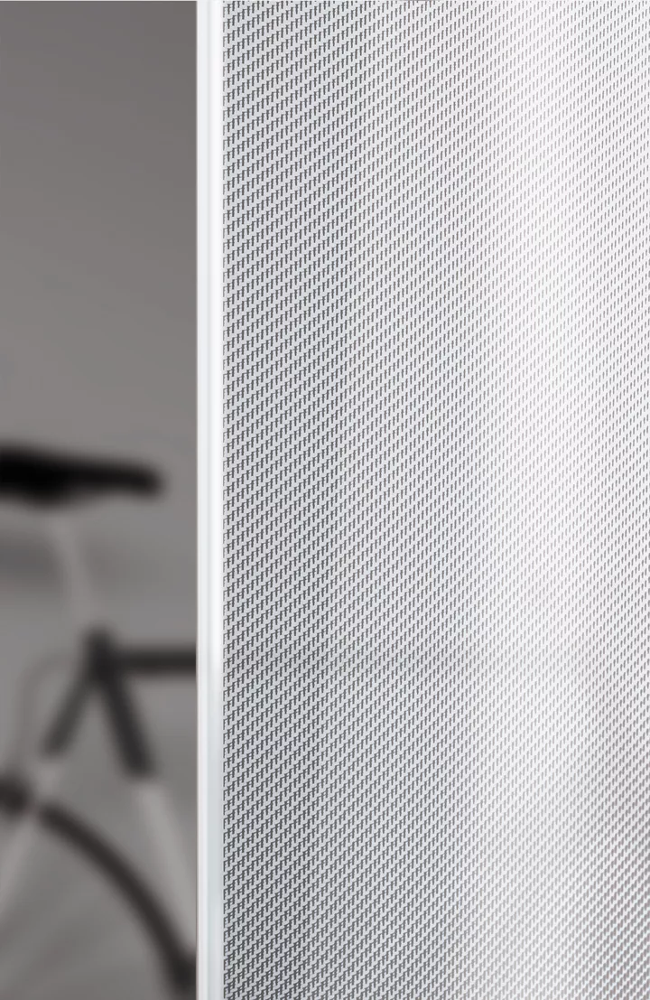 The glass door decor Silky Mesh takes the form of a soft web-like structure that only reveals its intricate detail up close.