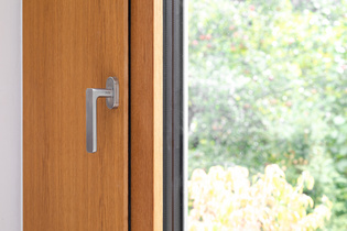 Even the windows were equipped with matching handles in Minimal Modern design.