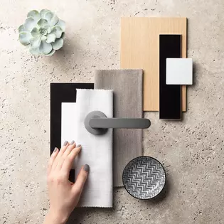 Warm colours and natural materials Warm tones and materials are increasingly asserting themselves against the white of recent years, which has been used over a large area. Our handles with the velvety soft surface soft2Touch are a perfect match.