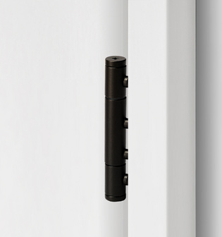3-teiliges Holztürband in der Oberfläche Graphitschwarz, dargestellt in einer weißen Holztürzarge
