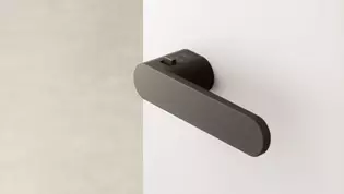 Ilustración de un smart2lock Avus ONE La ilustración muestra las Manillas de puerta del ONE smart2lock de AVUS en Gris cachemira.