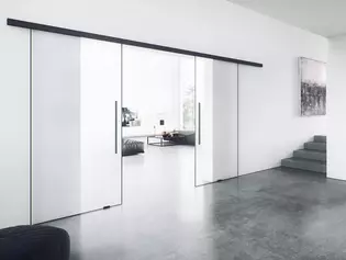 El sistema de puertas de cristal PLANEO AIR de GRIFFWERK ahora también está disponible como variante de doble hoja. (Imagen: GRIFFWERK GmbH)