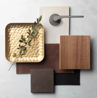 Nordic elegance with soft2touch door handles Simple, selected eye-catching pieces are staged with a lot of space. Cool marble and warm wood and fabric form an exciting contrast.