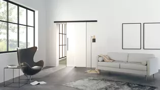 Abbildung Planeo Air von Griffwerk Schiebetür in Wohnzimmer Die Abbildung zeigt ein modernes Wohnzimmer mit der Planeo Air Glasschiebetür von Griffwerk an einer Wand.