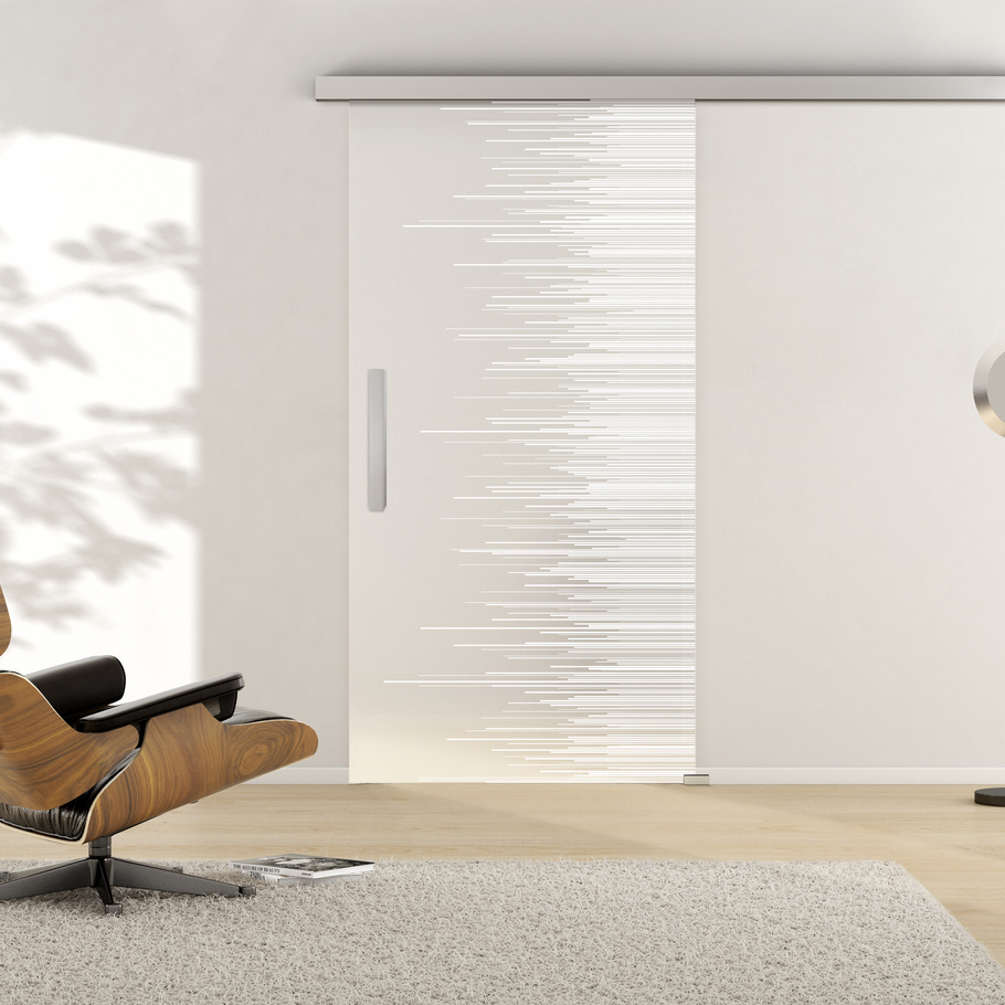 Ambientebild in Wohnraumsituation illustriert die Griffwerk Glasschiebetür LINES 604 in der Ausführung ESG PURE WHITE matt