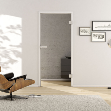 Wohnsituation mit zeigt die GRIFFWERK Klarglastüren CLARITY_510 bzw. CLEAR_510 in der Ausführung - Drehtür - Bohrung Studio/Office - DIN rechts - Einscheibensicherheitsglas (ESG) PURE WHITE oder BASIC GREEN