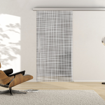 Ambientebild in Wohnraumsituation illustriert die Griffwerk Glasschiebetür CANVAS 571 in der Ausführung ESG MOON GREY klar