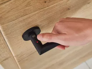 Das Bild zeigt ein den Griffwerk Türgriff Lucia smart2lock in Graphitschwarz.