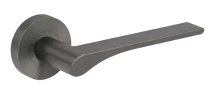 Product image rose set LEAF LIGHT mortice lock cashmere grey screw on technique turned to the right Isolated product image in the right-turned angle shows the GRIFFWERK rose set LEAF LIGHT in the version mortice lock - cashmere grey - screw on technique