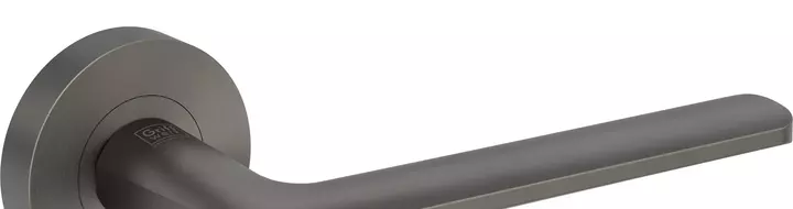 Der neue Türgriff Remote von Griffwerk besitzt breite, angenehme Handauflage mit weich gerundeter Form.