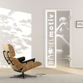 Wohnraum mit Glastür Photo_LD_666, ESG white Laser einseitig, Studio/Office Wohnsituation zeigt die GRIFFWERK Glastür Photo_LD_666 in der Ausführung DIN rechts - Drehtür Bohrung Studio/Office - Einscheibensicherheitsglas PURE WHITE, Laser einseitig