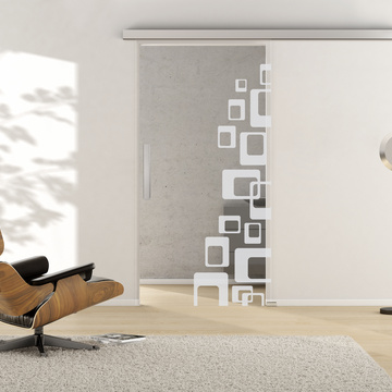 Ambientebild in Wohnraumsituation illustriert die Griffwerk Glasschiebetür DECO 608 in der Ausführung ESG PURE WHITE klar